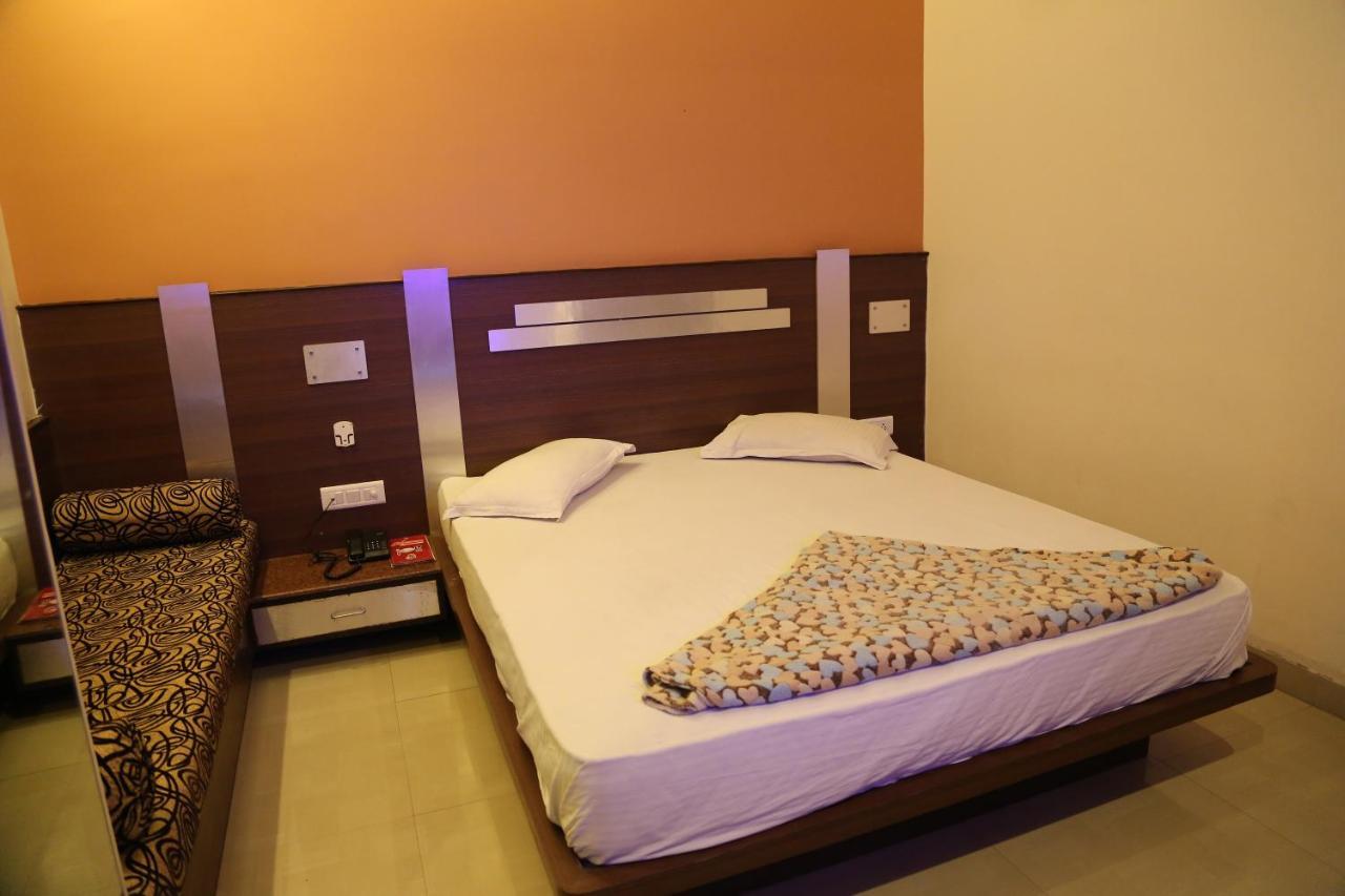 Mewar Hotel Jaipur Bagian luar foto