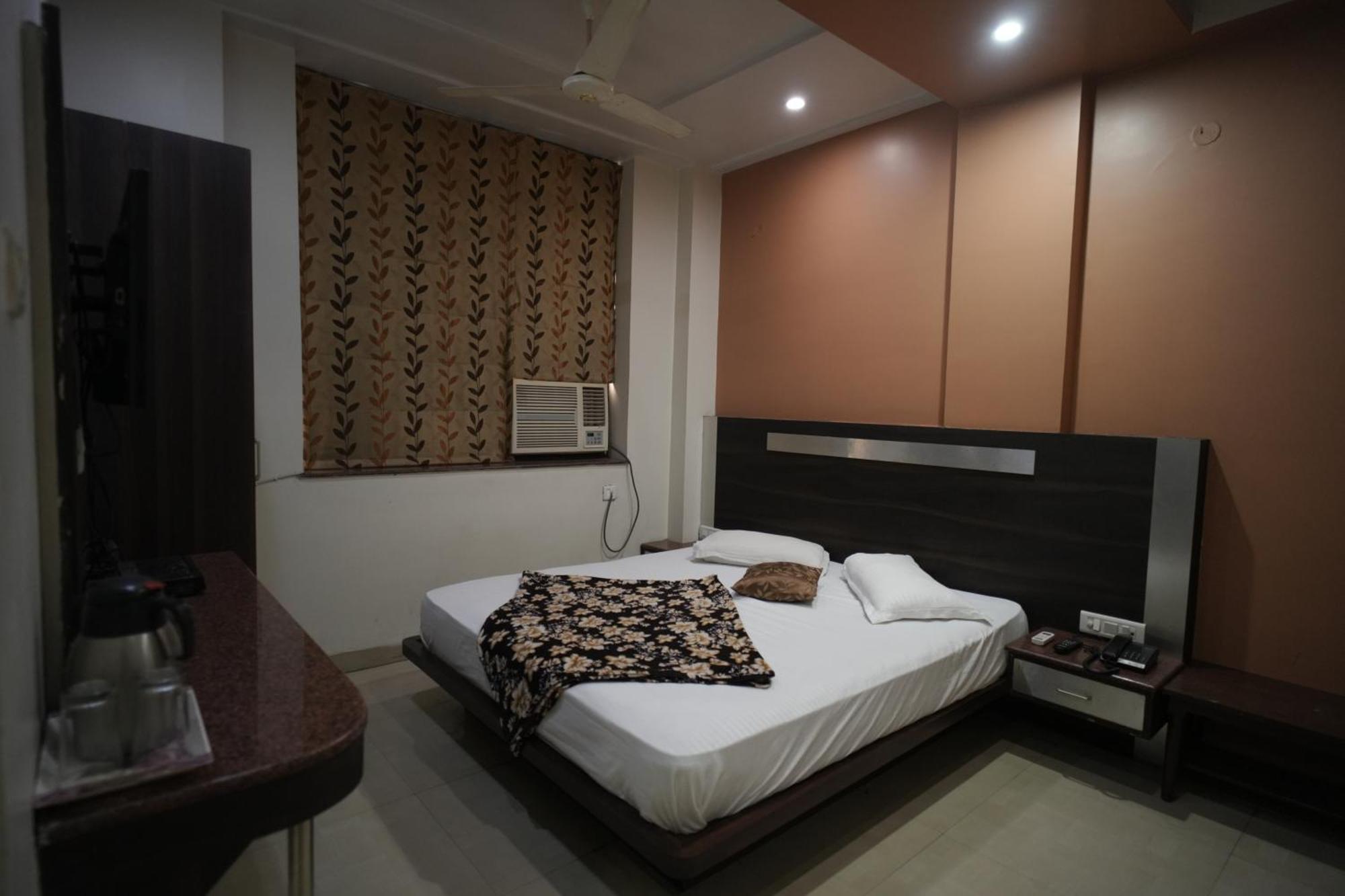 Mewar Hotel Jaipur Bagian luar foto