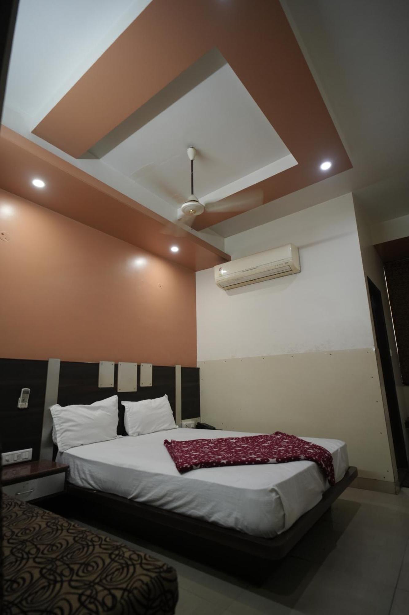 Mewar Hotel Jaipur Bagian luar foto