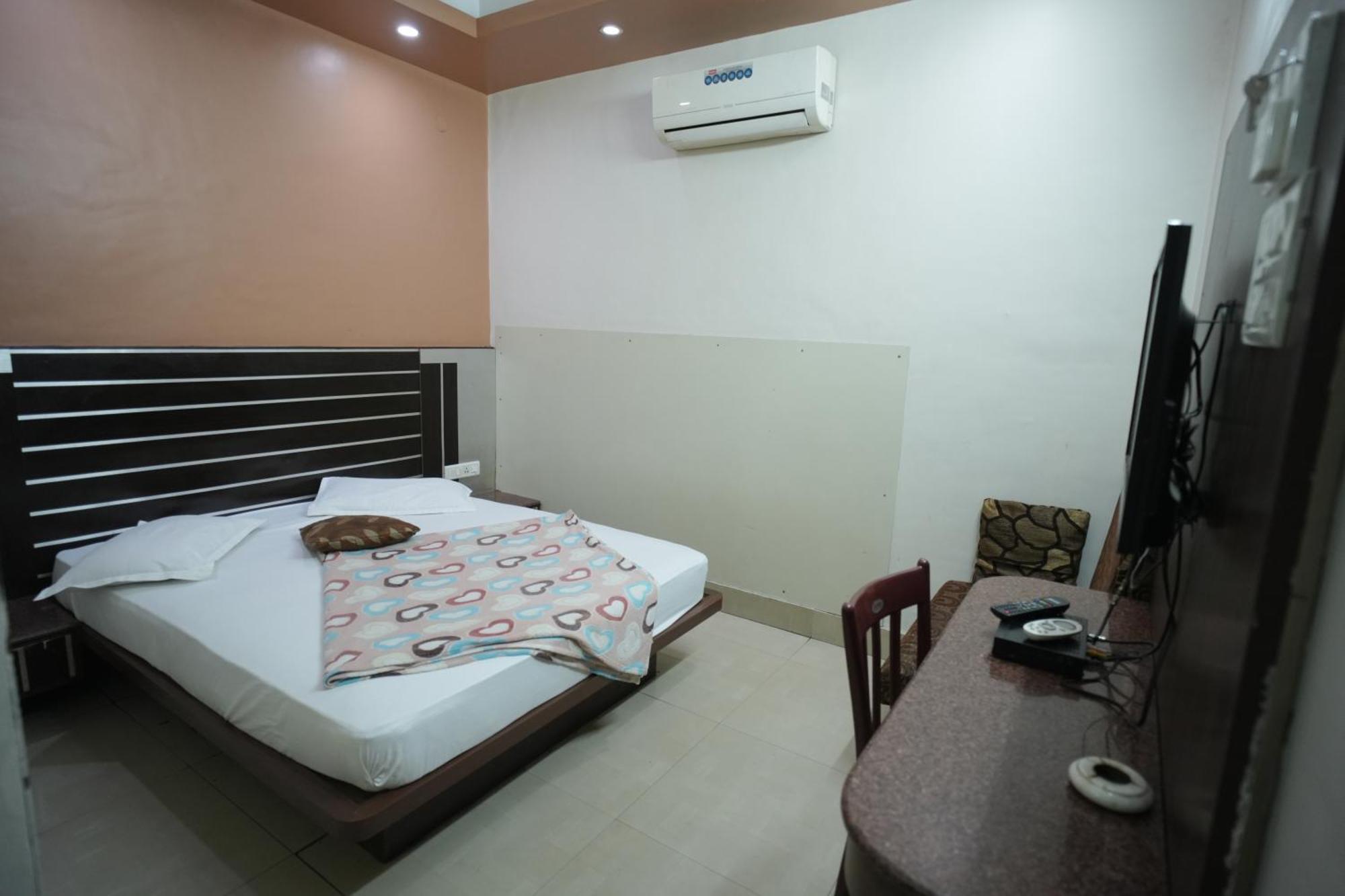 Mewar Hotel Jaipur Bagian luar foto