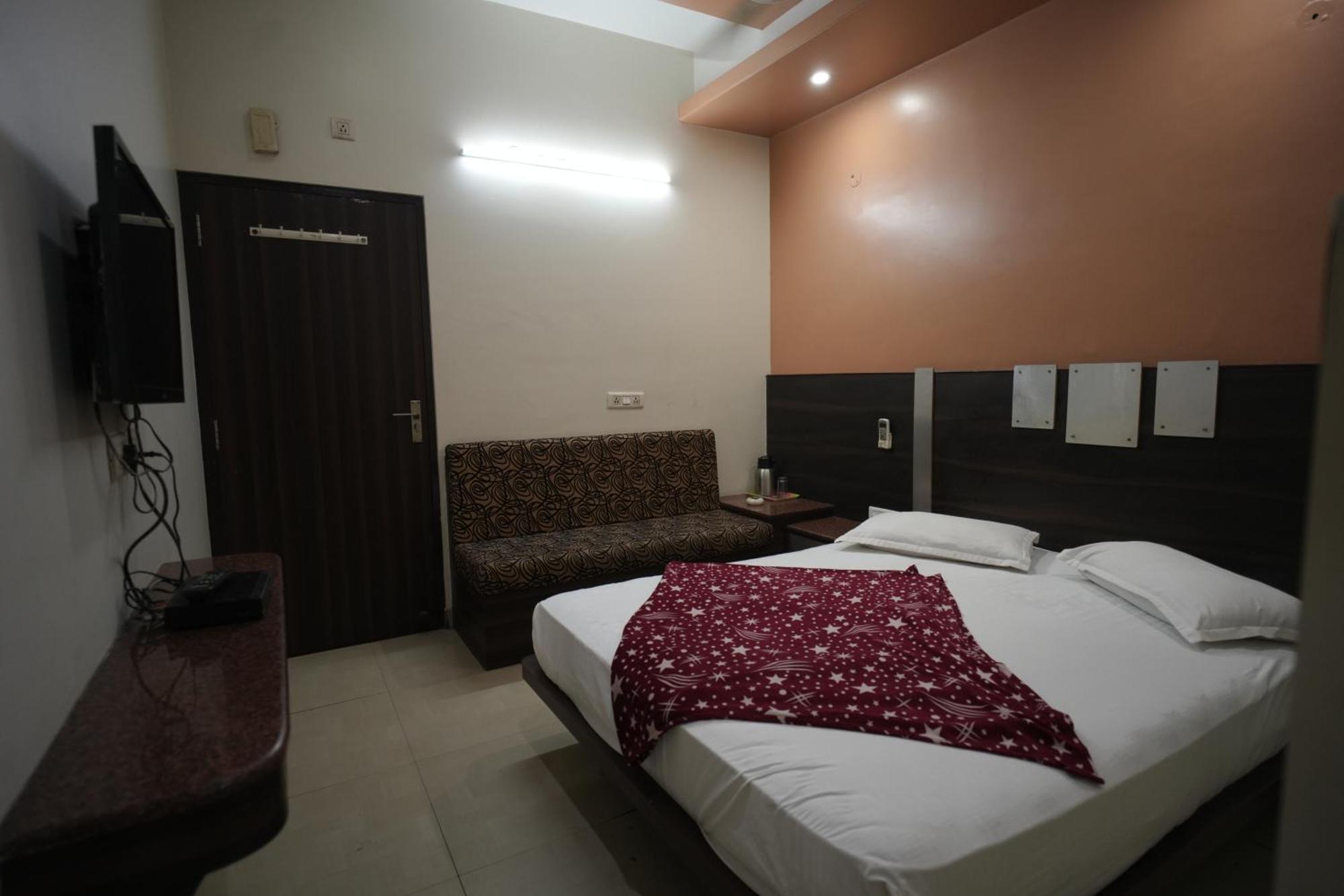 Mewar Hotel Jaipur Bagian luar foto