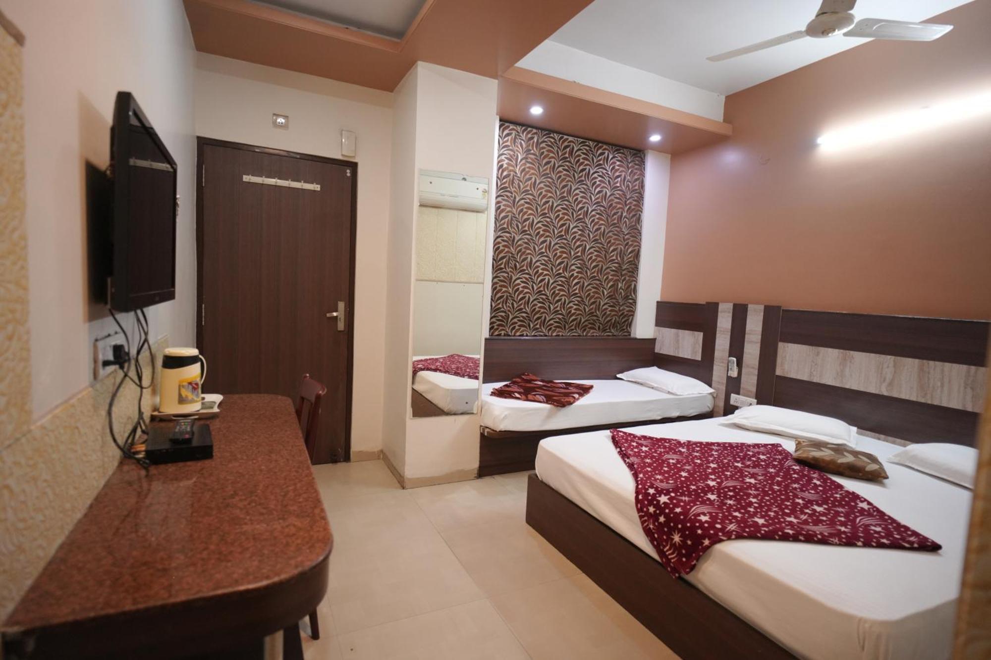 Mewar Hotel Jaipur Bagian luar foto